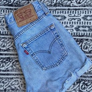 🌸Levi’s 595 vintage high waisted denim shorts